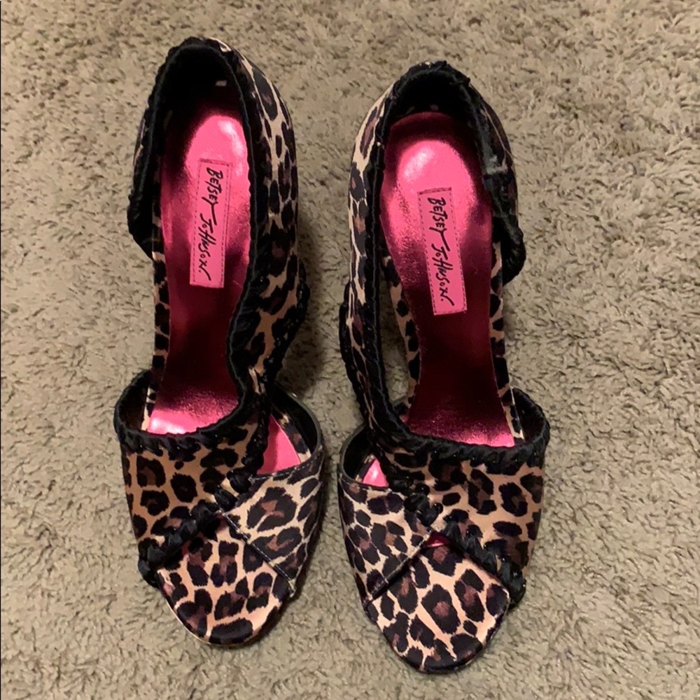 Betsey Johnson leopard print platform style heels